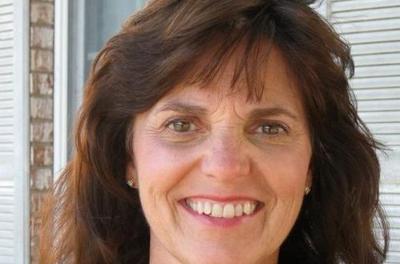 Decatur students read with State Rep. Sue Scherer