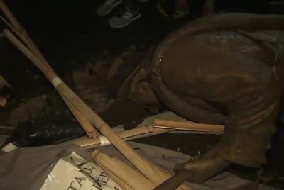 Report: Officers told 'stay way out' as Silent Sam toppled