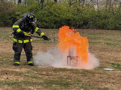 Decatur firefighter demonstrates turkey-fryer fire