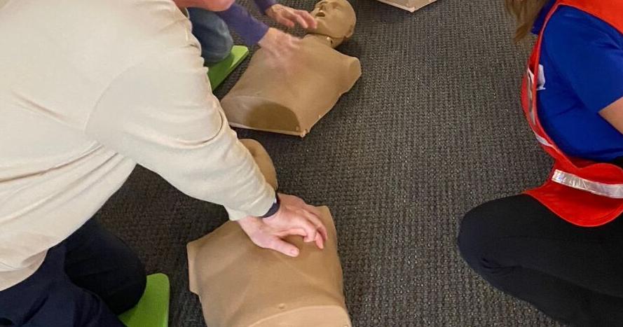 Free CPR training clinic being offered by Christie Clinic Illinois Race Weekend team