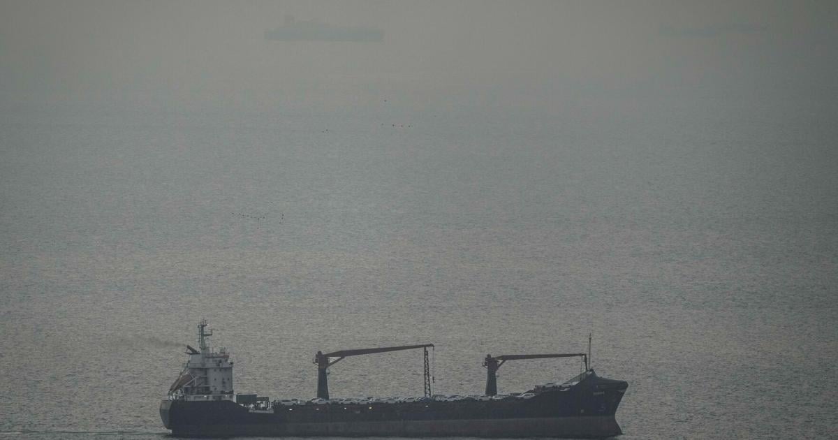 EE. UU. dice que derribó misiles y drones iraníes lanzados hacia aliados del golfo, Estrecho de Hormuz.