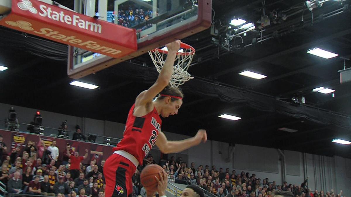 Illinois State Roundup Chastain S Dazzling Dunk Redbirds