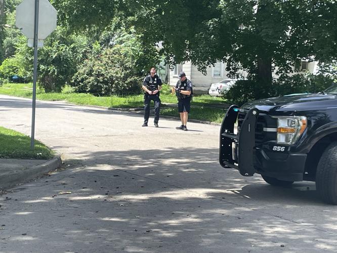 Decatur officers process crime scene in shooting