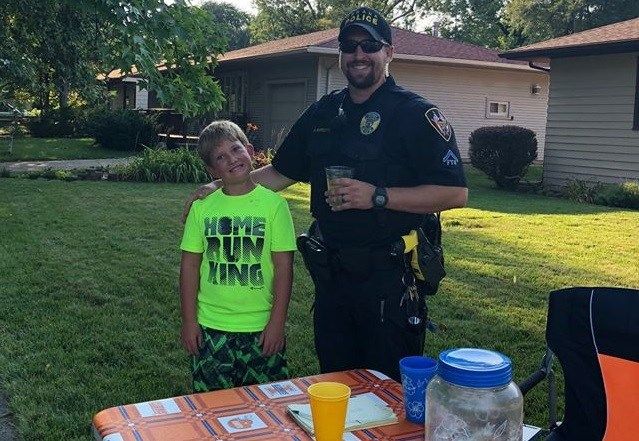 kids police lemonade stand for kids to woch
