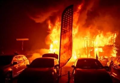 At least 9 dead as fire incinerates N. California town