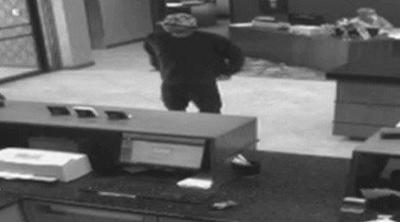 Clinton police investigate bank robbery