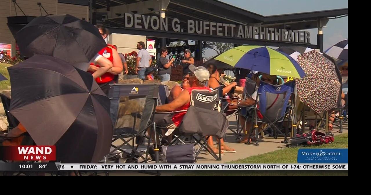 Riley Green at the Devon Lakeshore Amphitheater