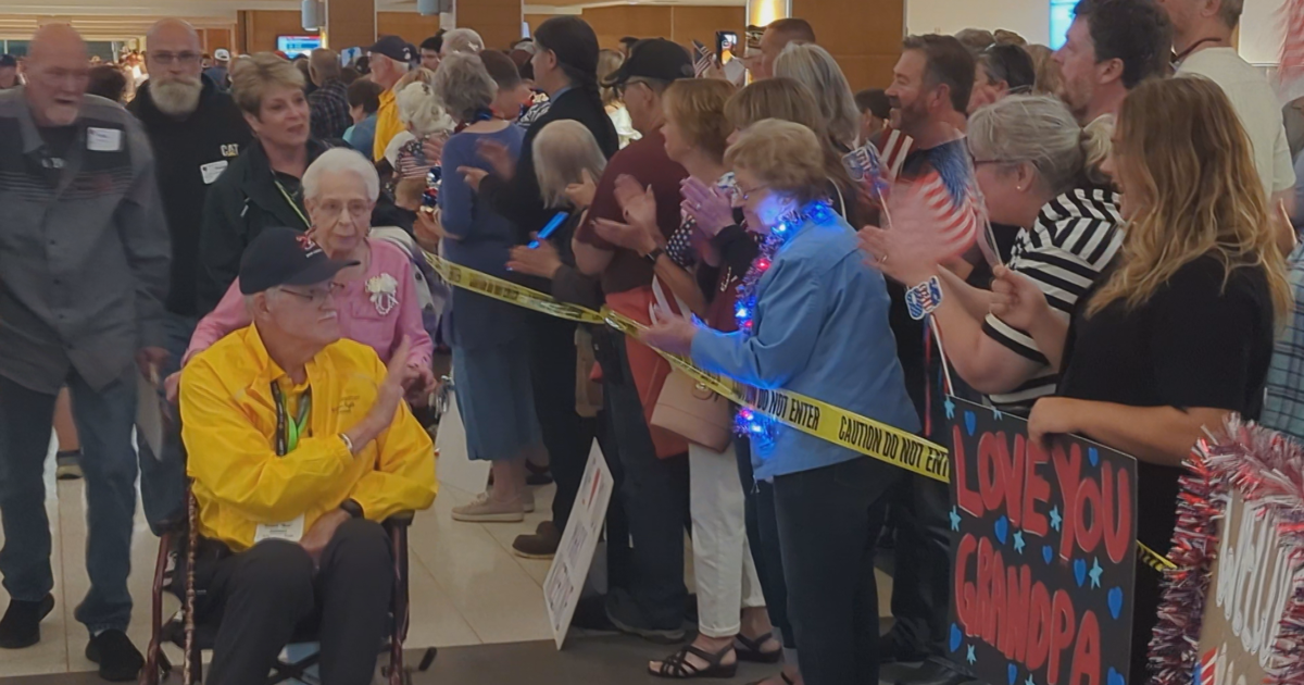 Veterans receive hero's welcome as Never Forgotten Honor Flight returns home
