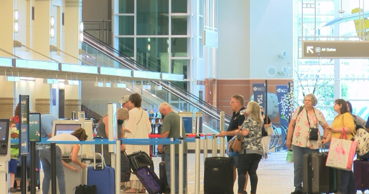Spring break travelers in Wisconsin face longer airport lines: AAA advises early arrival