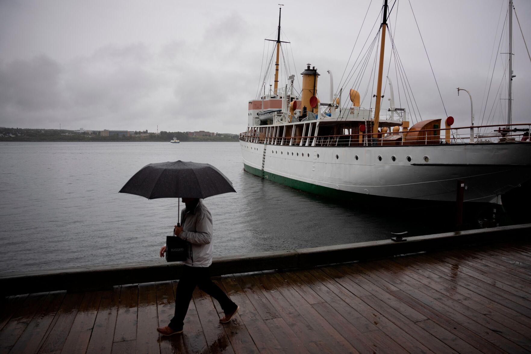 Fiona Slams Canada's Atlantic Coast, Knocking Out Power For Thousands ...