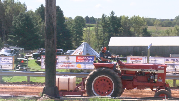 nederdel Milliard Almægtig Willow Springs Garden hosts annual tractor pull | News | waow.com