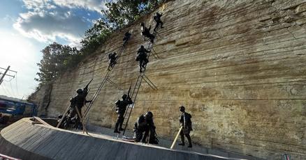 Tarlton Brings History to Life on National Memorial of Military Ascent