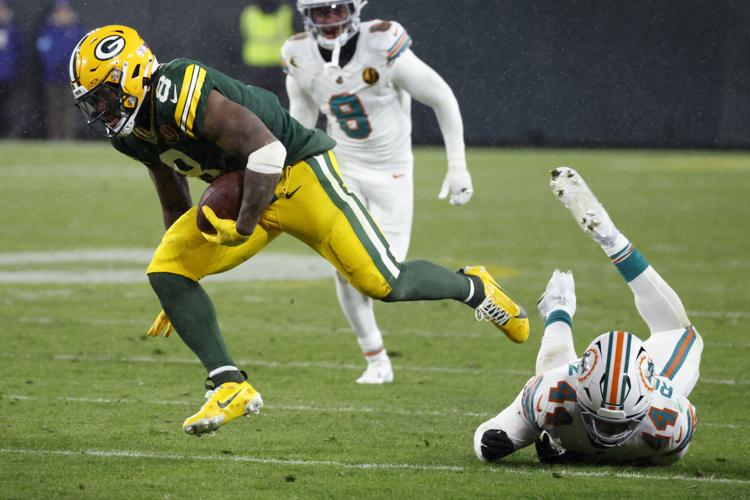 Packers jump on Dolphins early in 30-17 Thanksgiving night victory, improve  record to 9-3 | Packers | waow.com