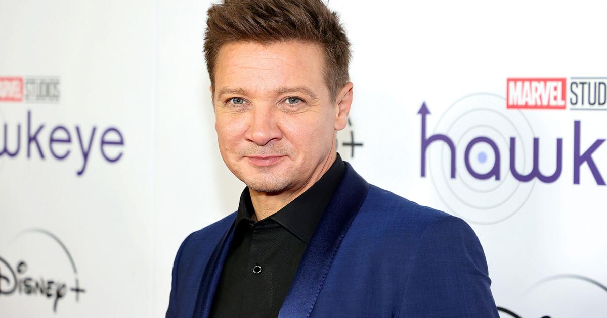does jeremy renner smoke cigarettes compie 55 anni! Lo sapevate che... Agli inizi della sua carriera a Hollywood, Renner ha lavorato come truccatore nei fine settimana per circa 8 anni. Cantautore e musicista, suona la Jeremy Renner Talks New Shows