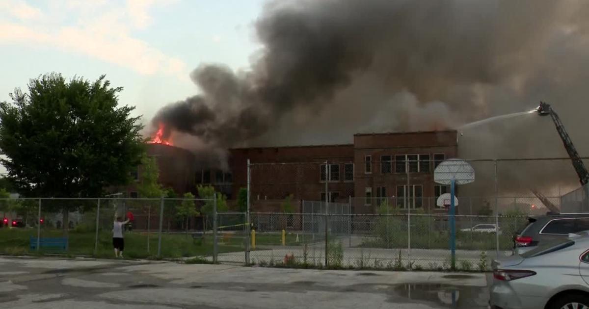5-alarm fire engulfs Milwaukee elementary school