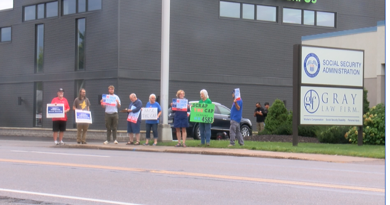 Supporter raising awareness for social security