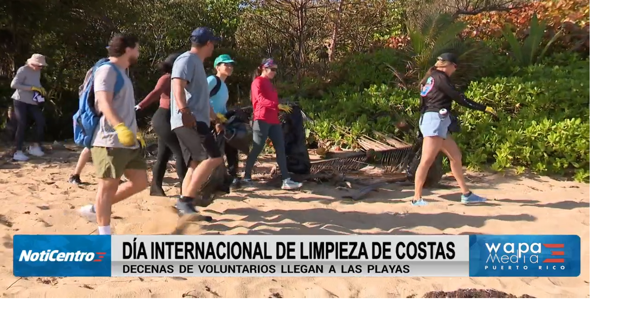 Voluntarios y estudiantes limpian playas de Puerto Rico en el Día Internacional de Limpieza de Costas