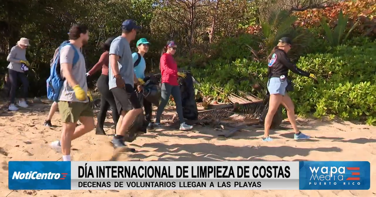 Voluntarios y estudiantes limpian playas de Puerto Rico en el Día Internacional de Limpieza de Costas