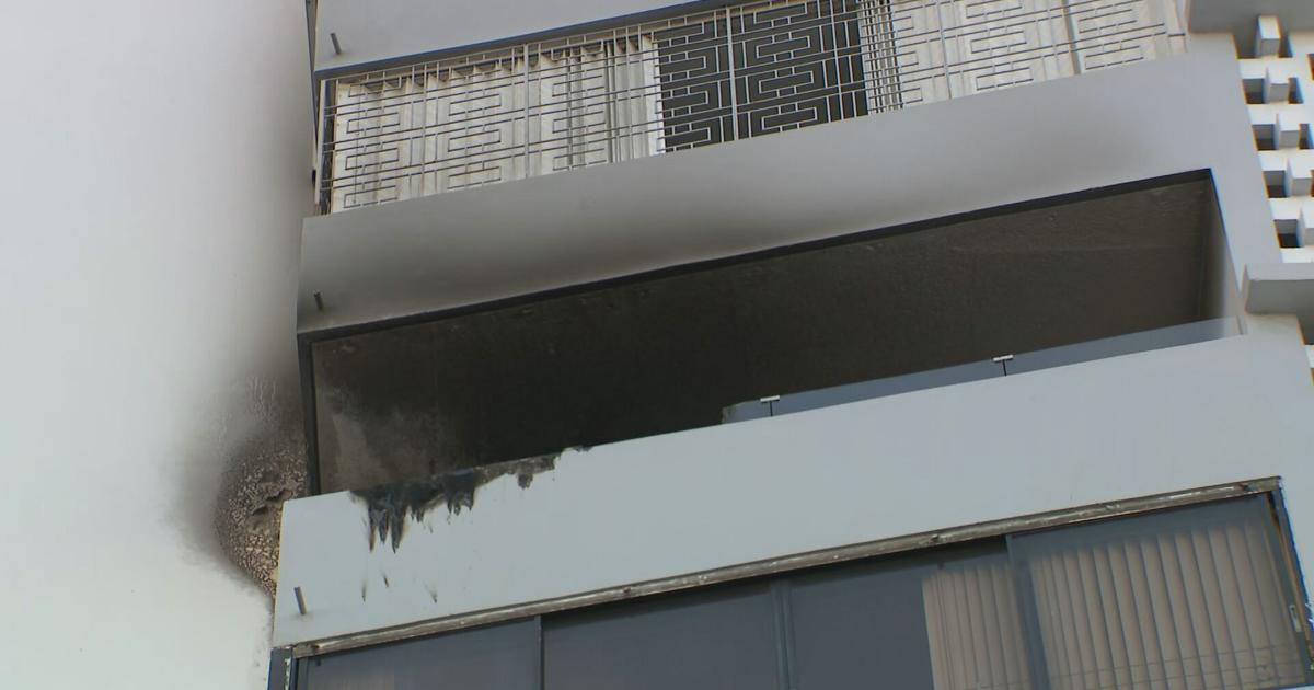 Bomberos rescatan a dos hermanos y tres mascotas de incendio en condominio en Miramar