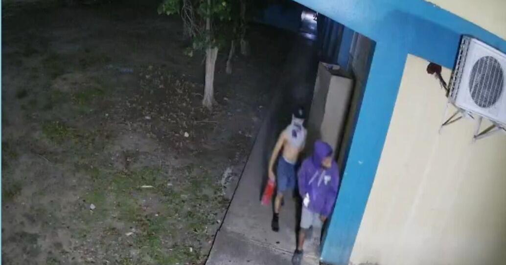 Arrestan tres individuos tras escalar una escuela en San Juan