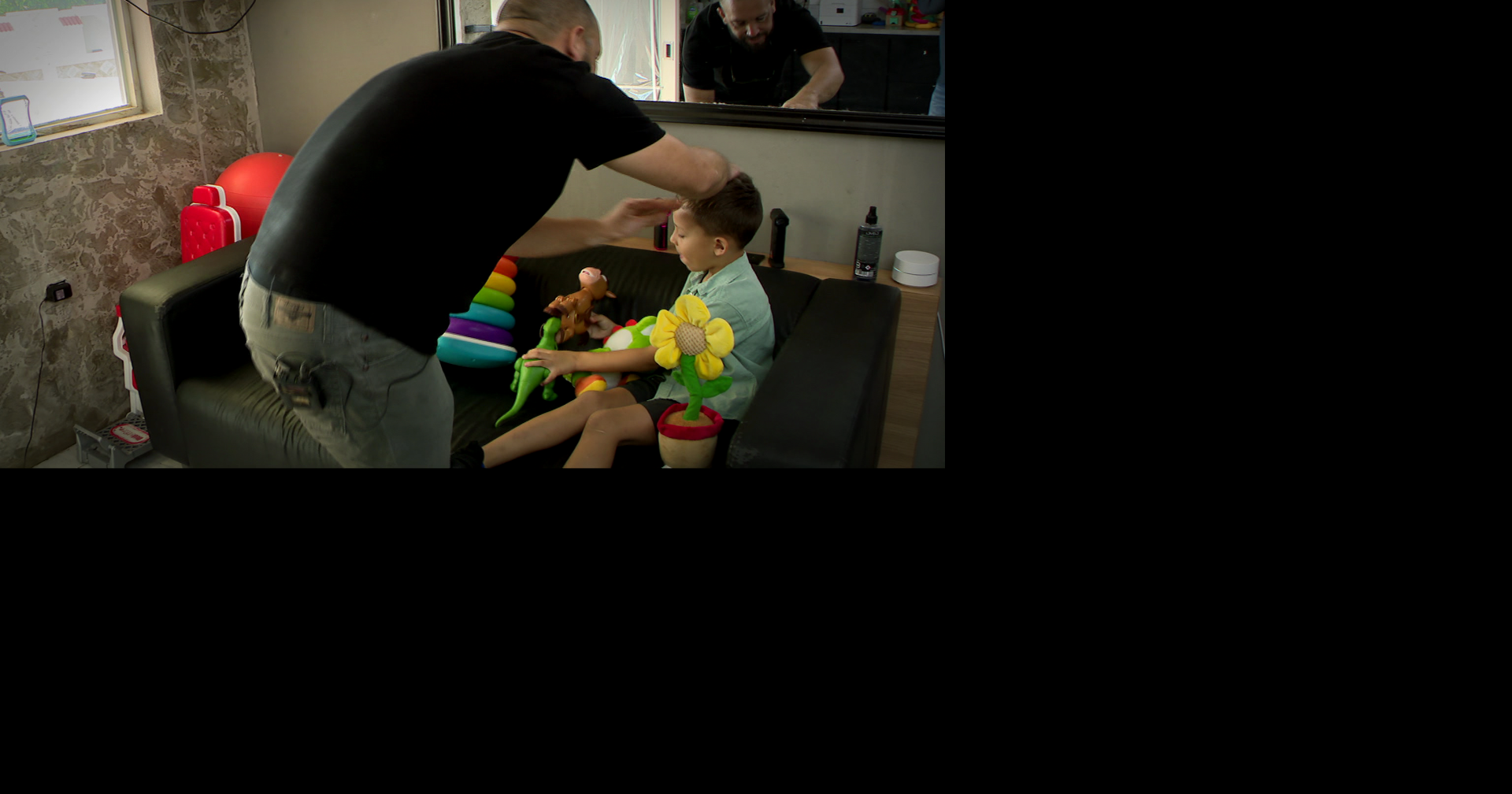 Barbero de Morovis convierte su barbería en espacio seguro e inclusivo para niños neurodivergentes