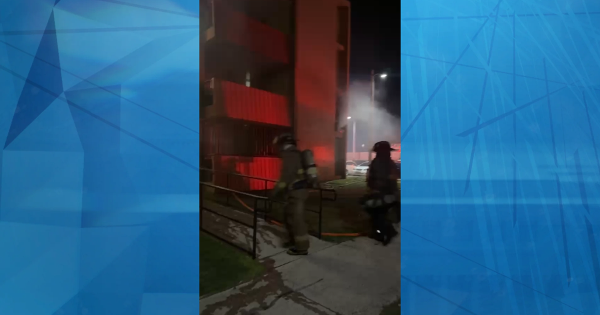 Madre y sus cuatro hijos lo pierden todo en incendio en residencial de Ponce