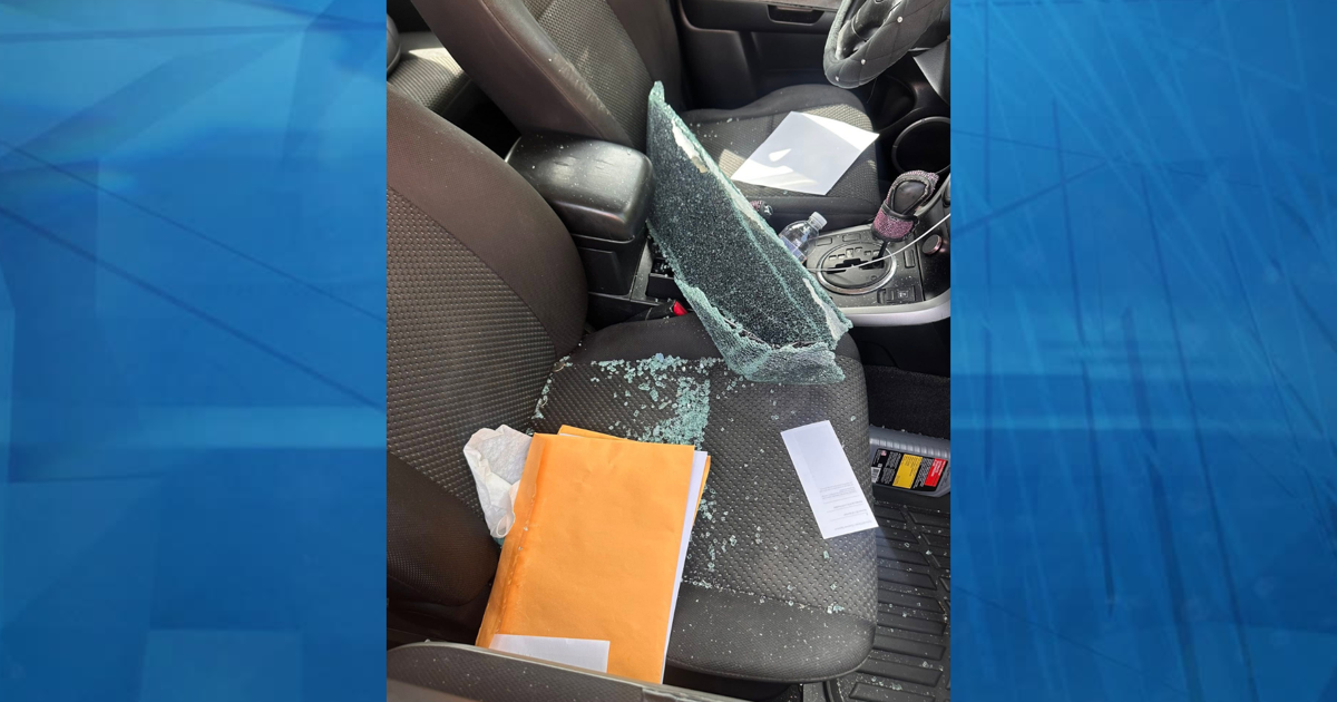 Roban $2,068 a madre en estacionamiento de CDT en Arroyo