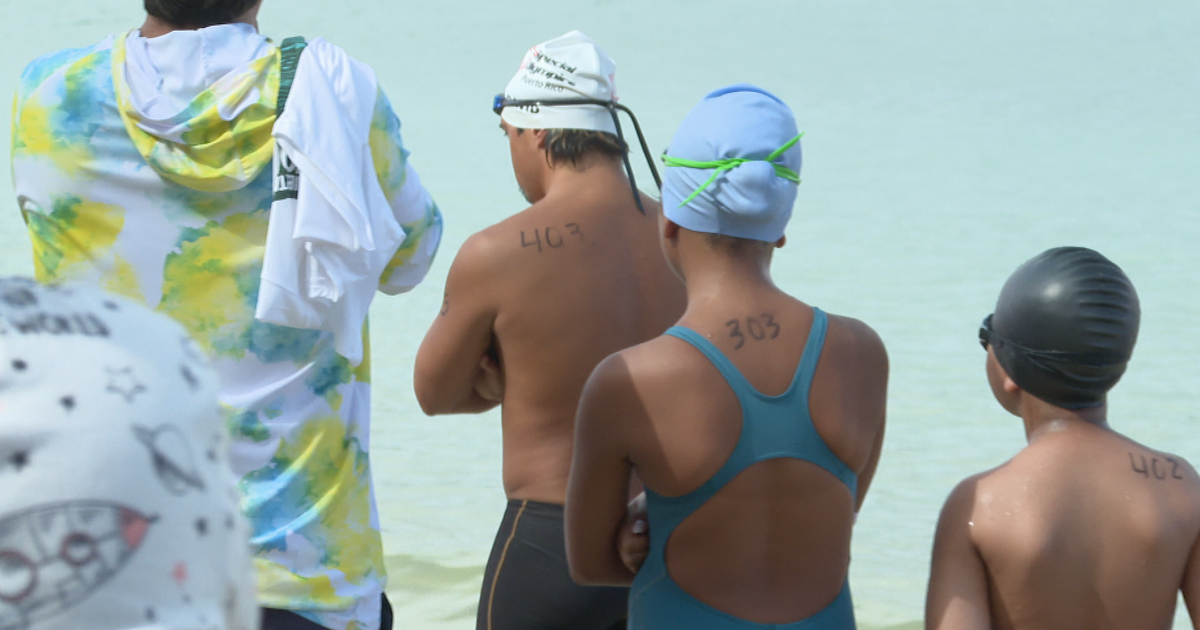 Nadadores de todas las edades compiten en el 5k Aguas Abiertas del Toa en Punta Salinas