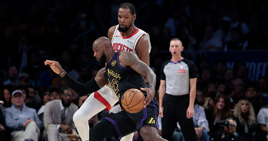 Juego dominante de LeBron James y los Rockets caen en el regreso de Durant
