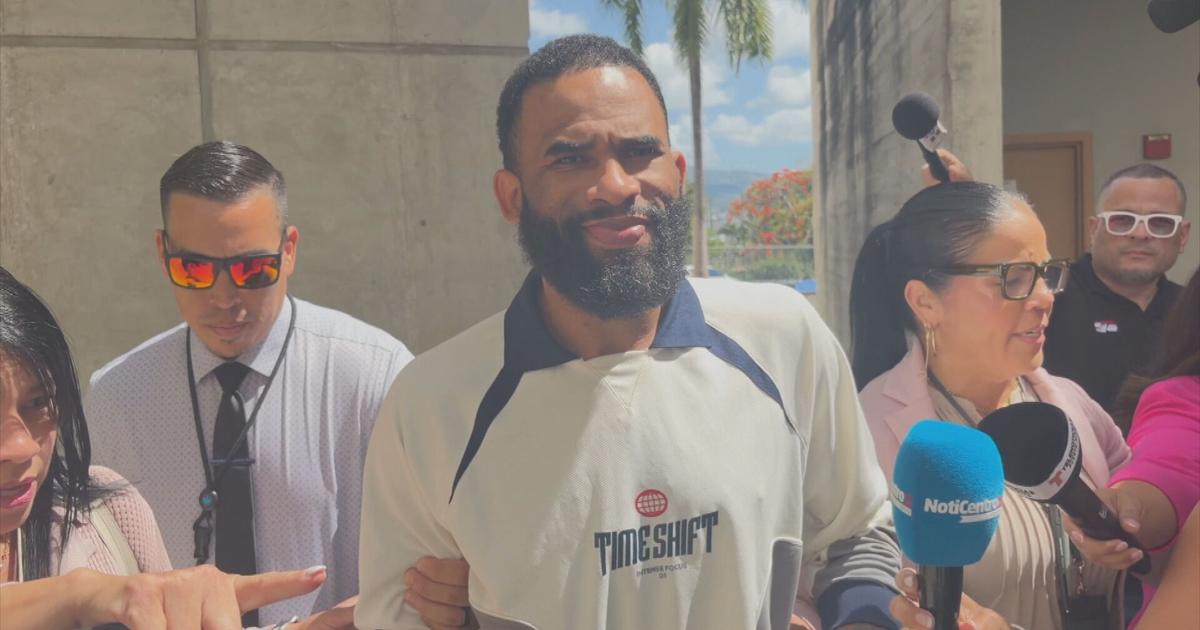 Radican cargo contra Walter Hodge por violencia doméstica; queda libre con grillete y fianza de $15K