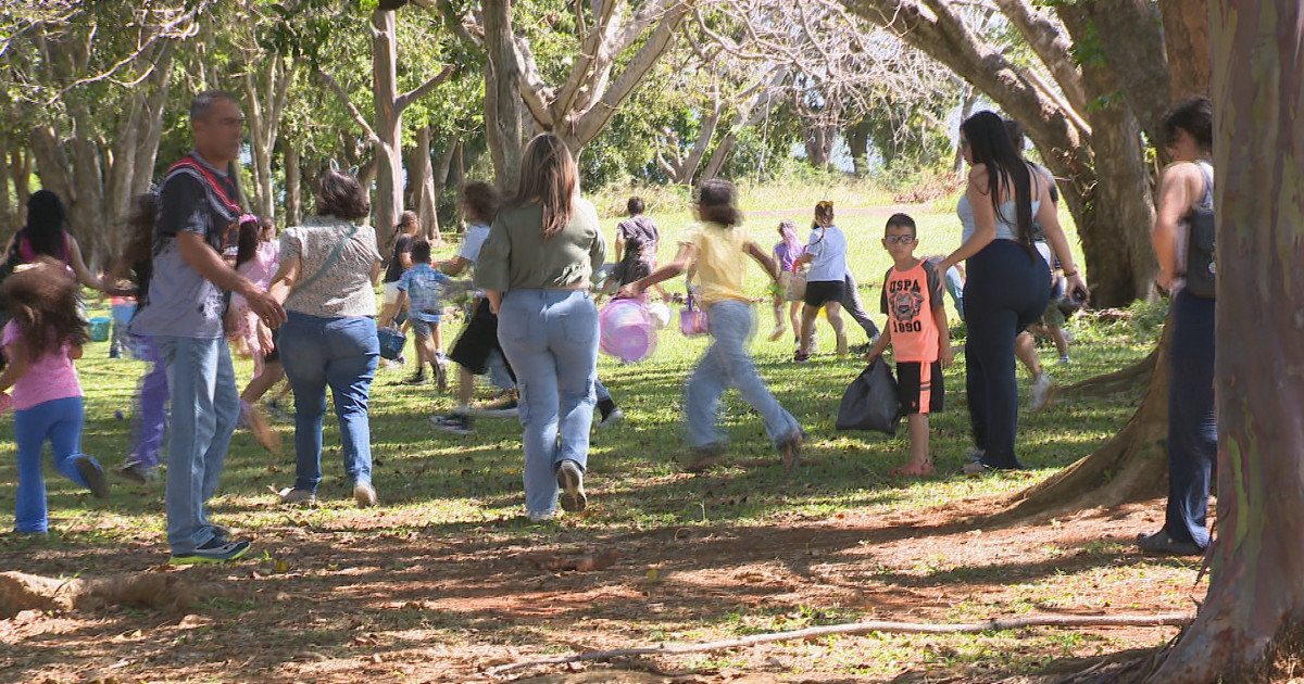 Mocanos disfrutan de la tradicional búsqueda de huevitos de Pascua
