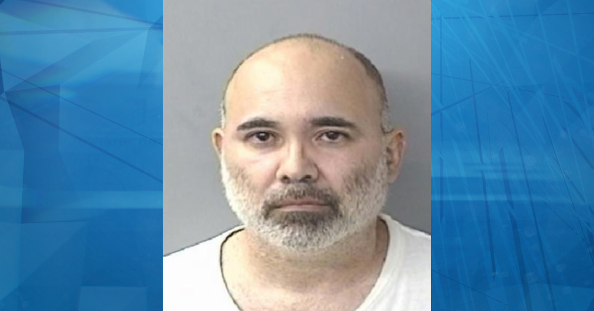 Hombre acusado de asesinar a su madre en Aguada ingresa a prisión con fianza de $8 millones