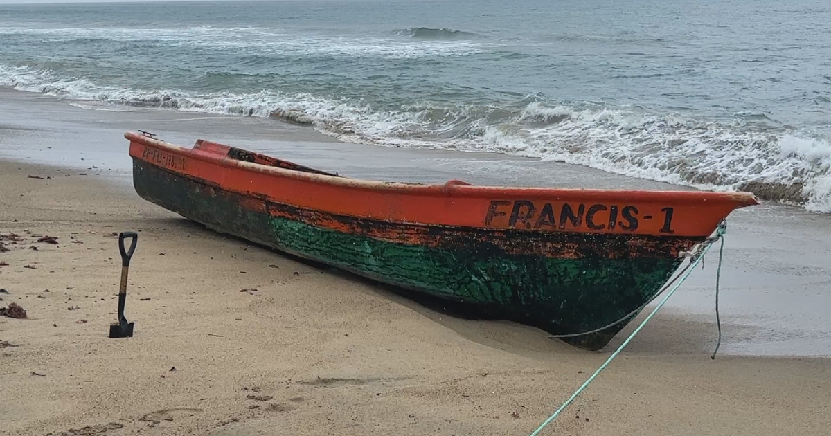 Arrestan a seis migrantes que llegaron a playa en Hatillo