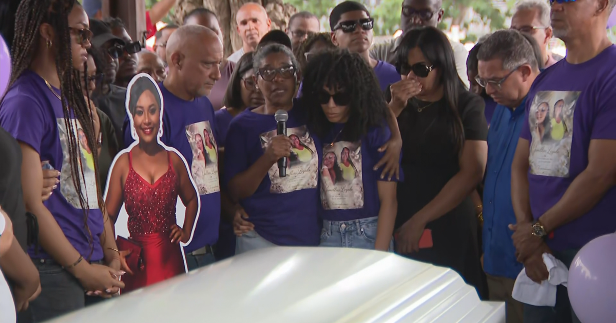 Familiares dan el último adiós a Gemillies Lozada, asesinada por su expareja en Carolina