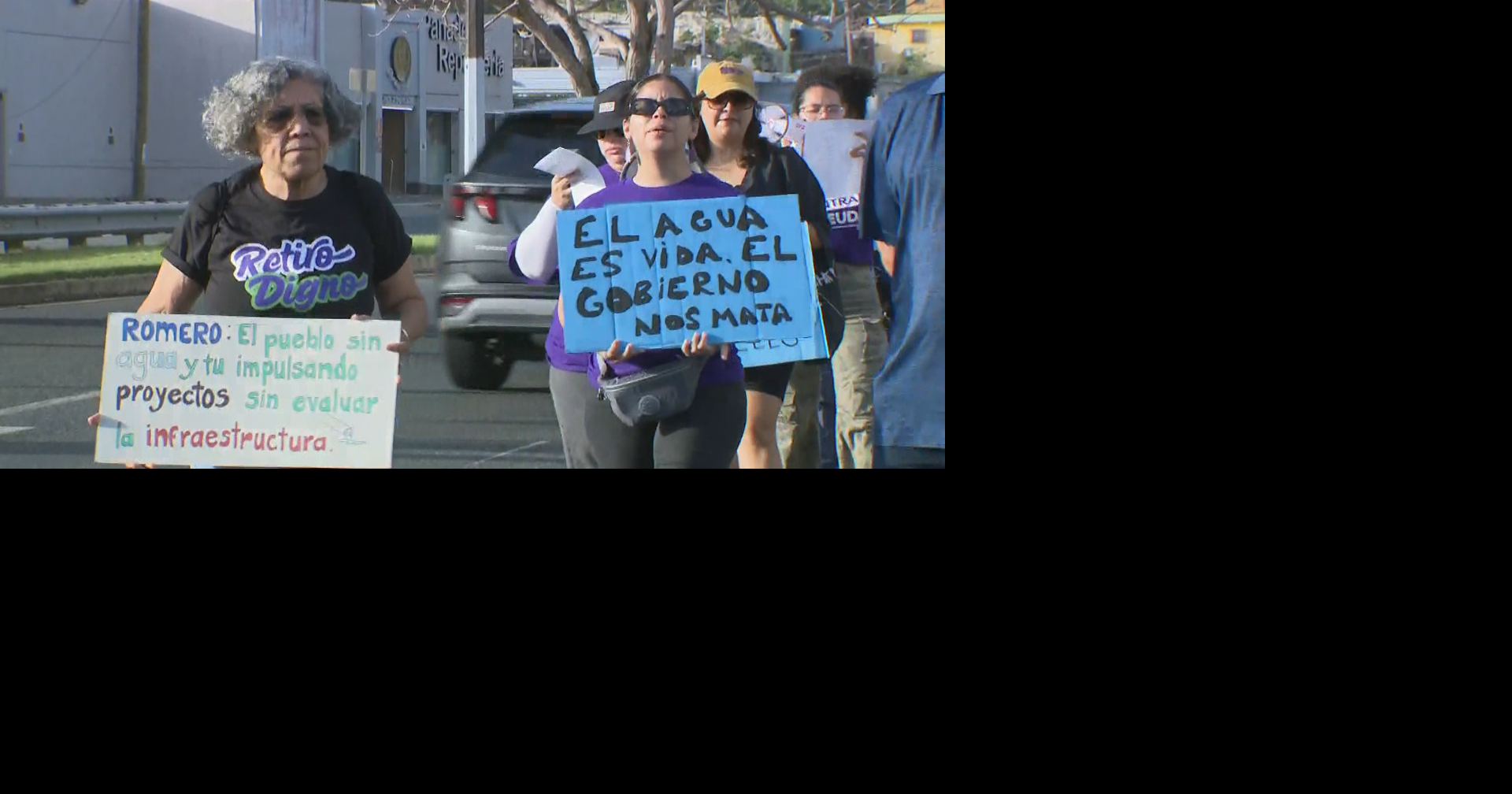Colectiva Feminista protesta frente a la AAA por crisis de agua potable en Puerto Rico