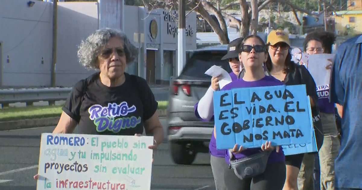 Colectiva Feminista protesta frente a la AAA por crisis de agua potable en Puerto Rico