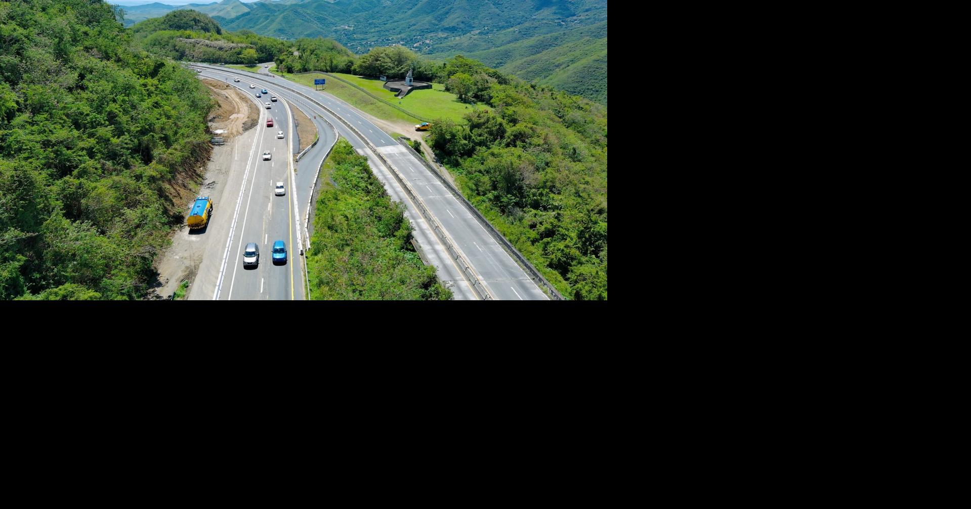 Reabren dos carriles afectados por desprendimiento en expreso 52, en Cayey