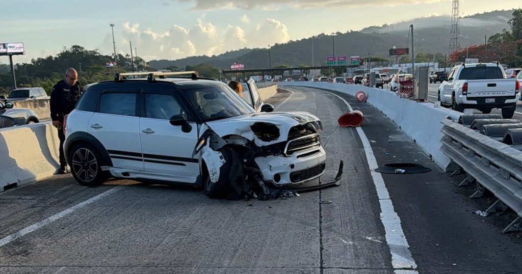 Accidente en PR-52 cierra carril reversible y genera tapón masivo hacia la PR-30