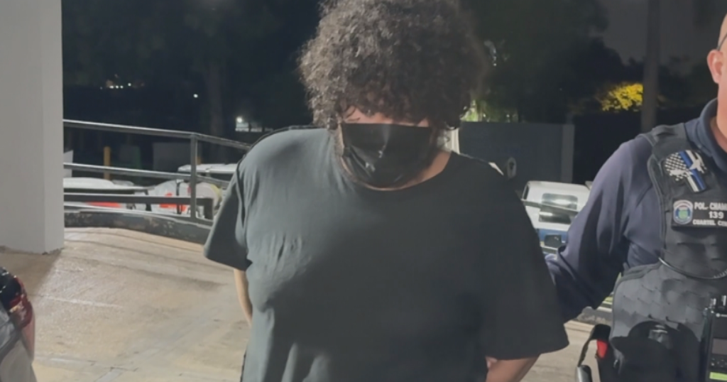 Menor de 16 años acusado como adulto por asesinato de su abuela en Guaynabo; fianza de $225K
