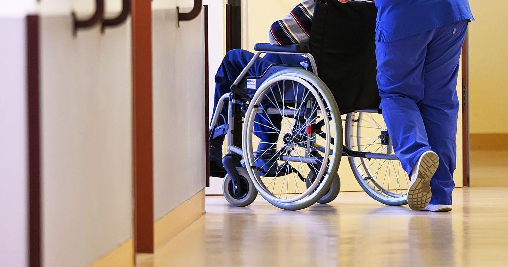 Proponen crédito contributivo de $5,000 para cuidadores de personas con impedimento severo
