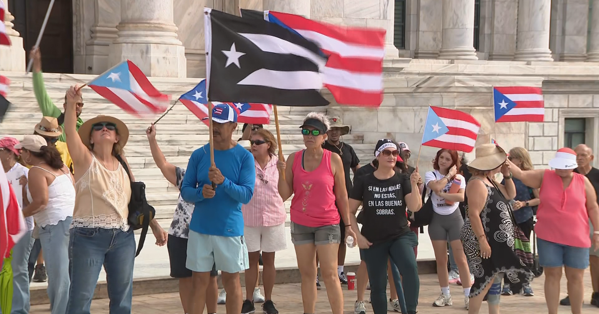 Manifestantes marchan del Capitolio a La Fortaleza por tercer fin de semana exigiendo renuncia de la gobernadora