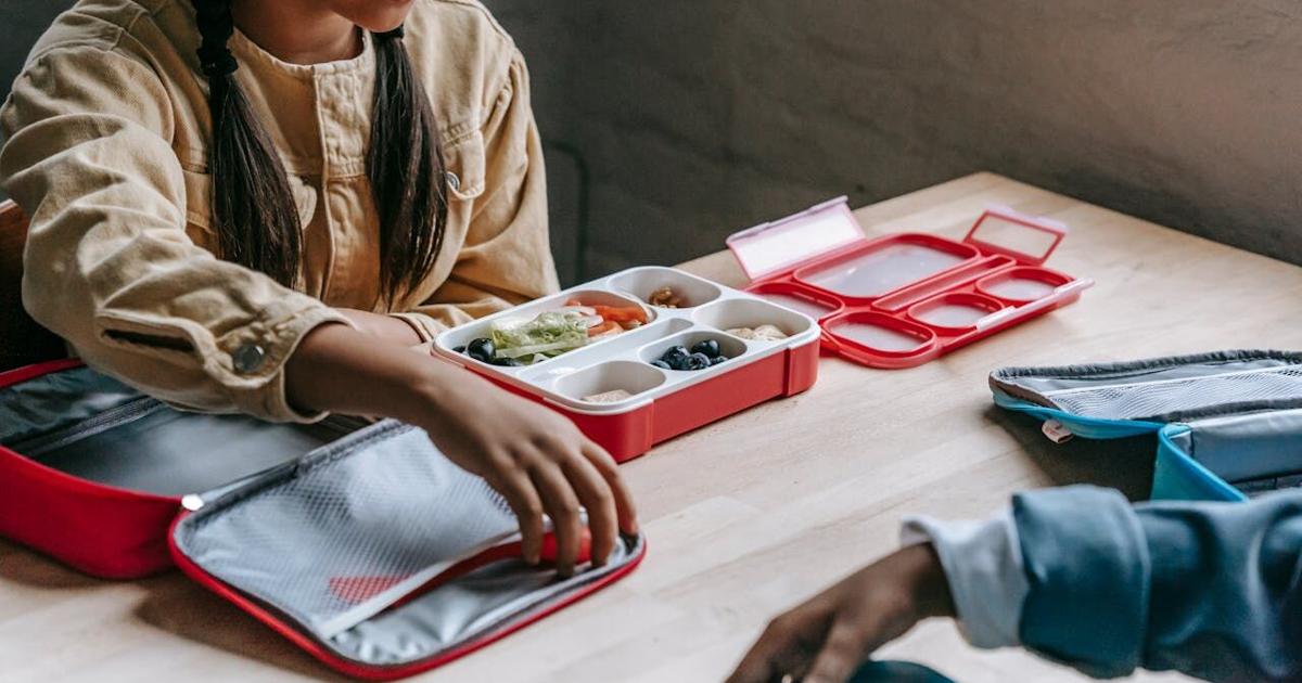 ¿Qué puedo hacer si mi hijo no quiere almorzar en el comedor escolar?