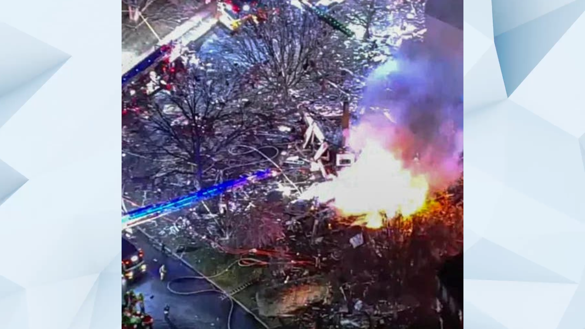 Un bombero muerto y 11 heridos en un incendio en una casa de Virginia ...