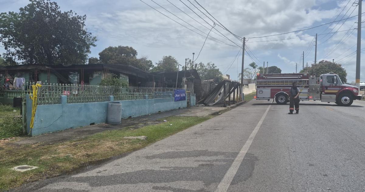 Incendio destruye el "795 Sports Bar" y una residencia en Juana Díaz horas antes de su inauguración