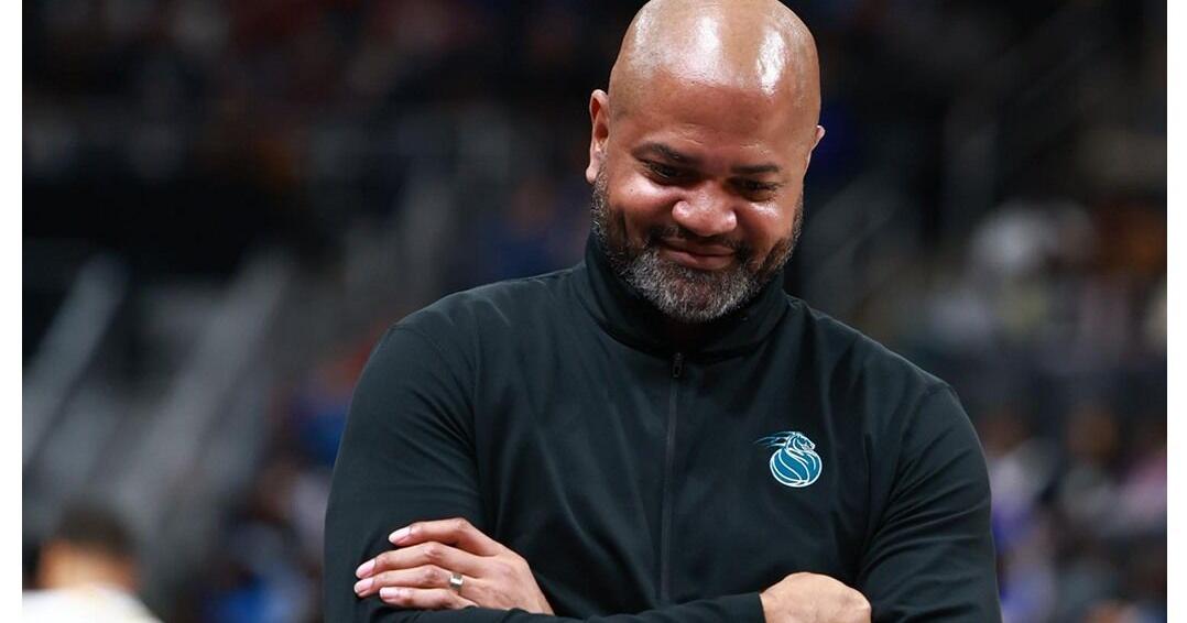 J.B. Bickerstaff, de los Pistons, es elegido como el dirigente del año en la NBA