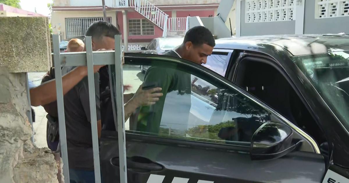 Arrestan a seis personas y remueven a dos menores en allanamiento en Loíza