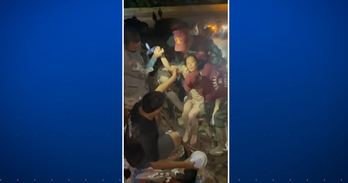 Rescatistas trabajan sin descanso en Venezuela tras terremotos con 1,430 muertos