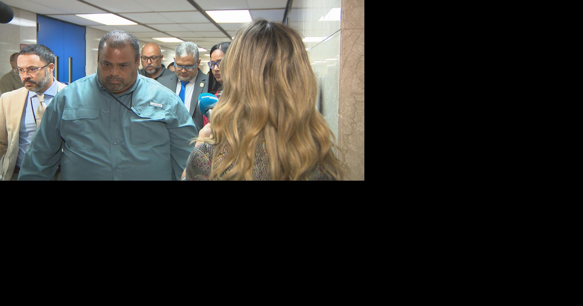 Sanjuaneros confrontan a jefe de AAA tras vista judicial por falta de agua en la capital
