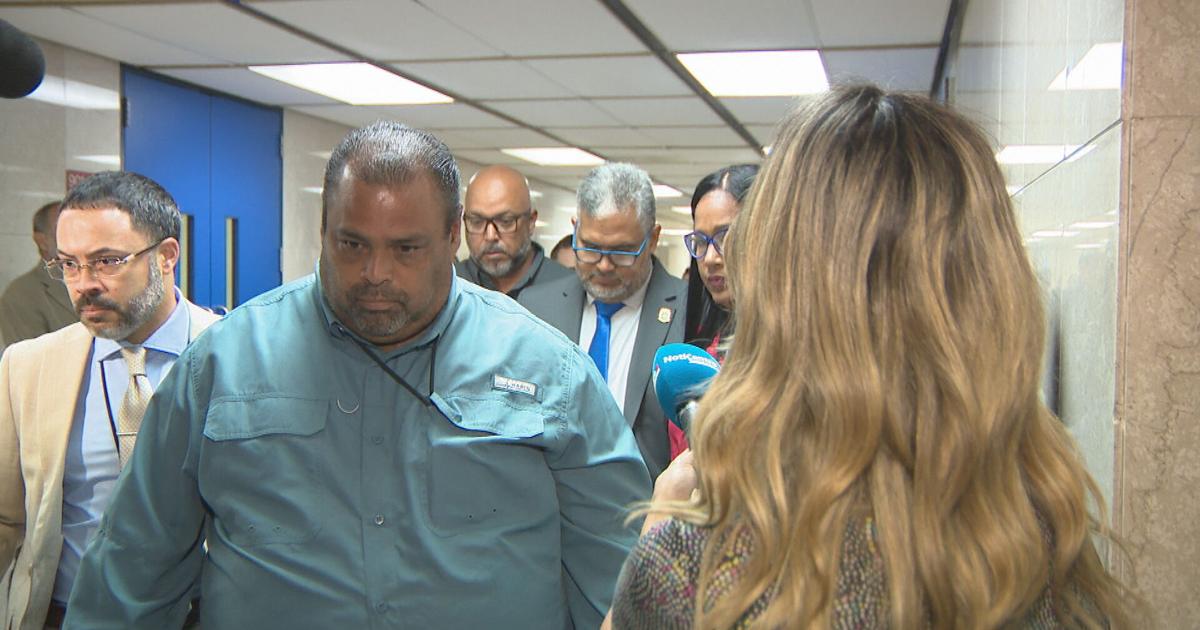 Sanjuaneros confrontan a jefe de AAA tras vista judicial por falta de agua en la capital