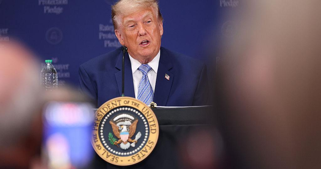 Trump reactiva guerra comercial con aranceles de 10% a 12.5% a 60 países